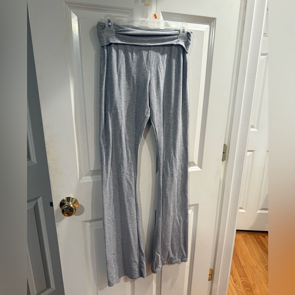 Brandy Melville Priscilla pants in light grey